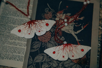 MINISEN – Moth I · Crimson Veins